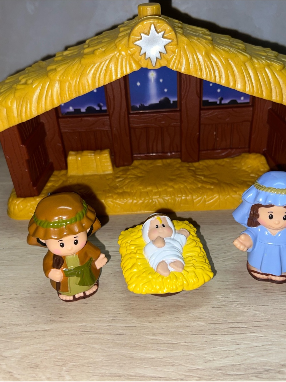 Fisher-Price Little People Nativity Stable w/ Mary, Joseph & Baby Jesus - Picture 3 of 7